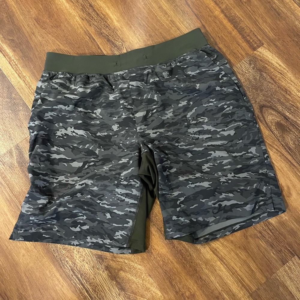 Men’s XL Lululemon camouflage shorts